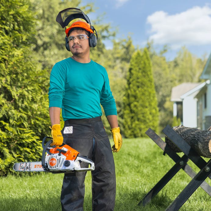 STIHL MS 162 chainsaw with 16-inch bar and chain - detail view