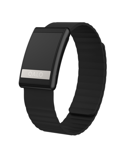 QALO SL-1 Smart Band in black silicone - front view